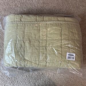 green brooklinen lightweight cotton quilt (twin/twin xl, Pistachio)